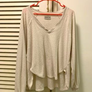 UO Lilith Cozy V-Neck Top in Cream